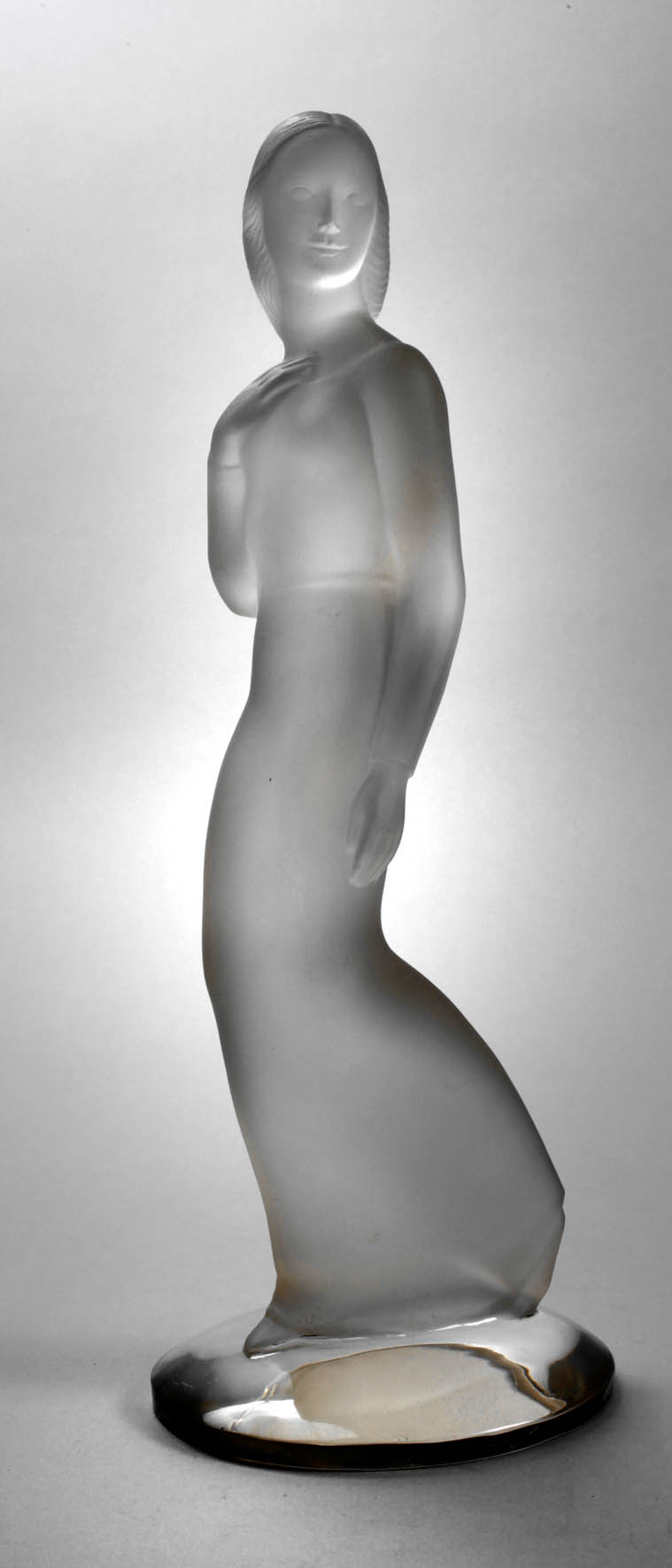 Glasskulptur schreitendes Mädchen