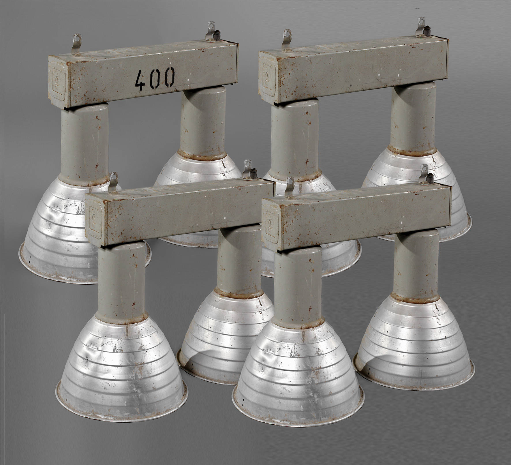 Vier Industrielampen
