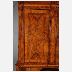 Feiner Aufsatzsekretär