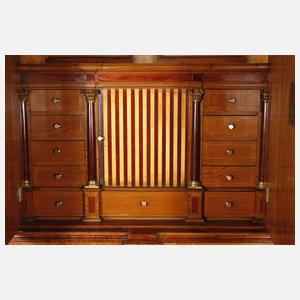 Feiner Aufsatzsekretär