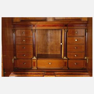 Feiner Aufsatzsekretär