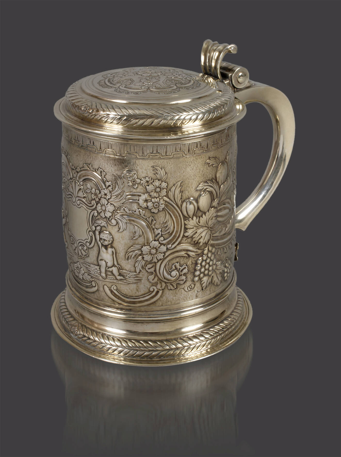 Übergroßer Silberhumpen