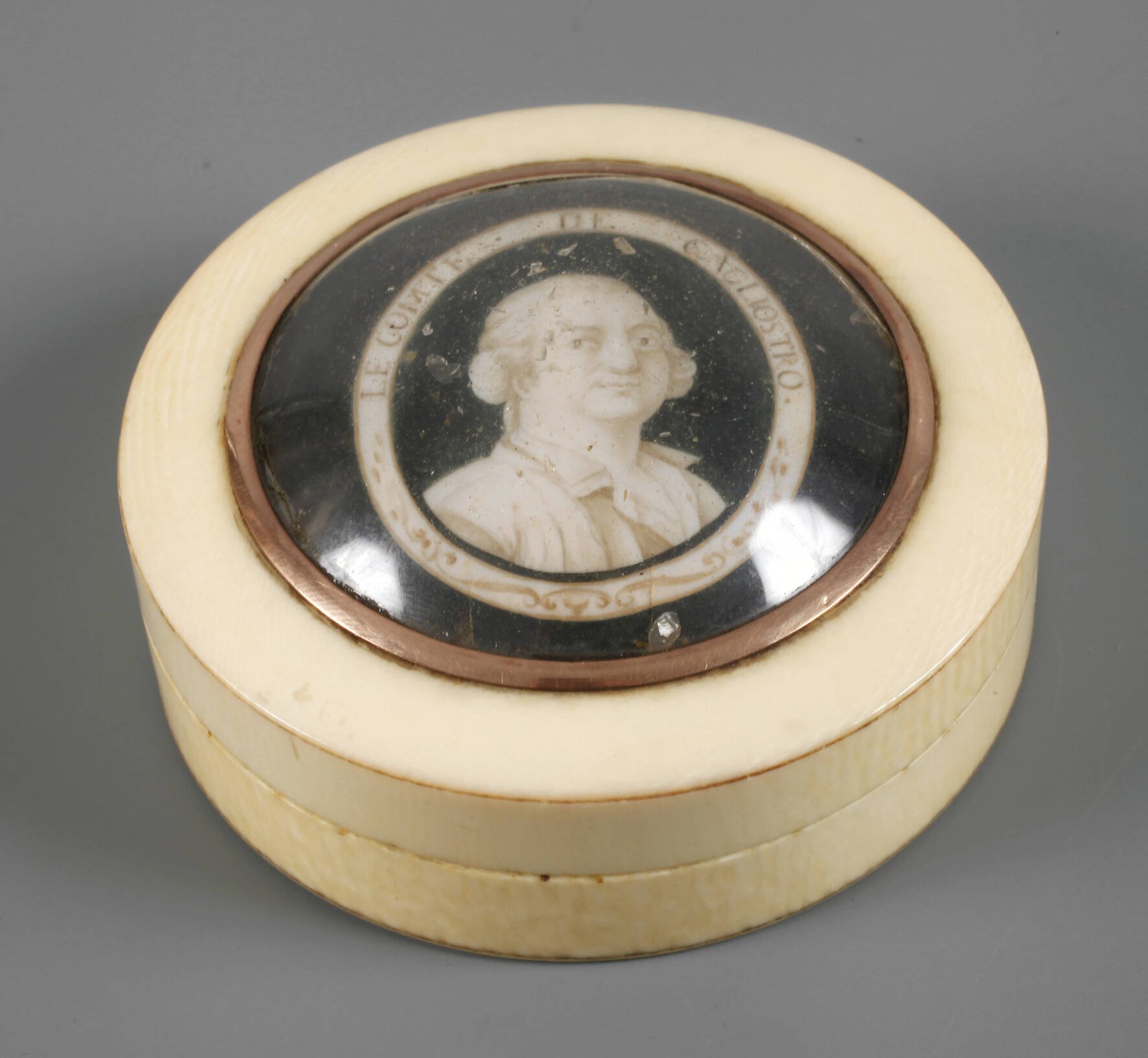 Deckeldose Elfenbein