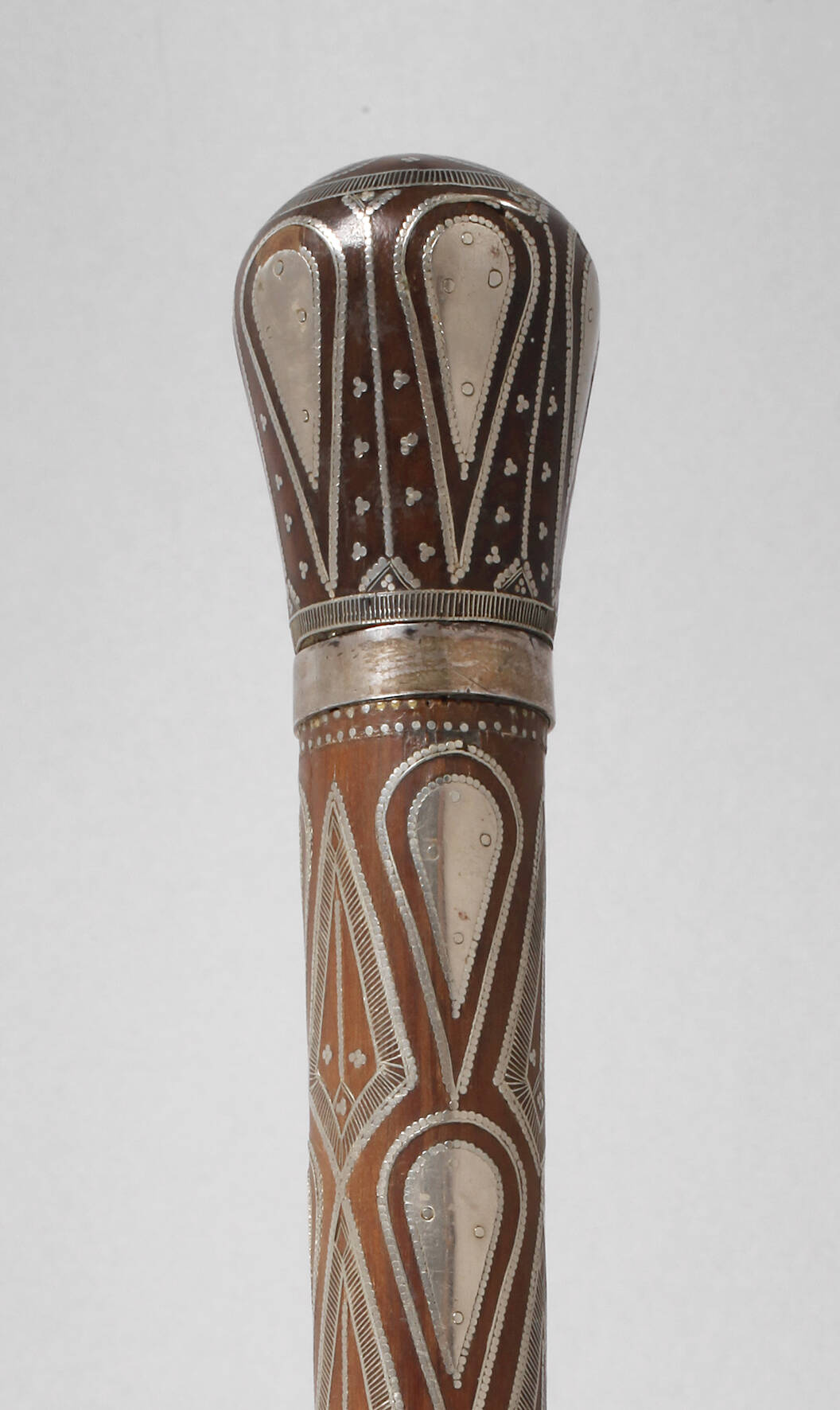 Spazierstock mit Silbereinlagen