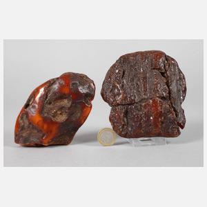 Zwei große Naturbernsteine