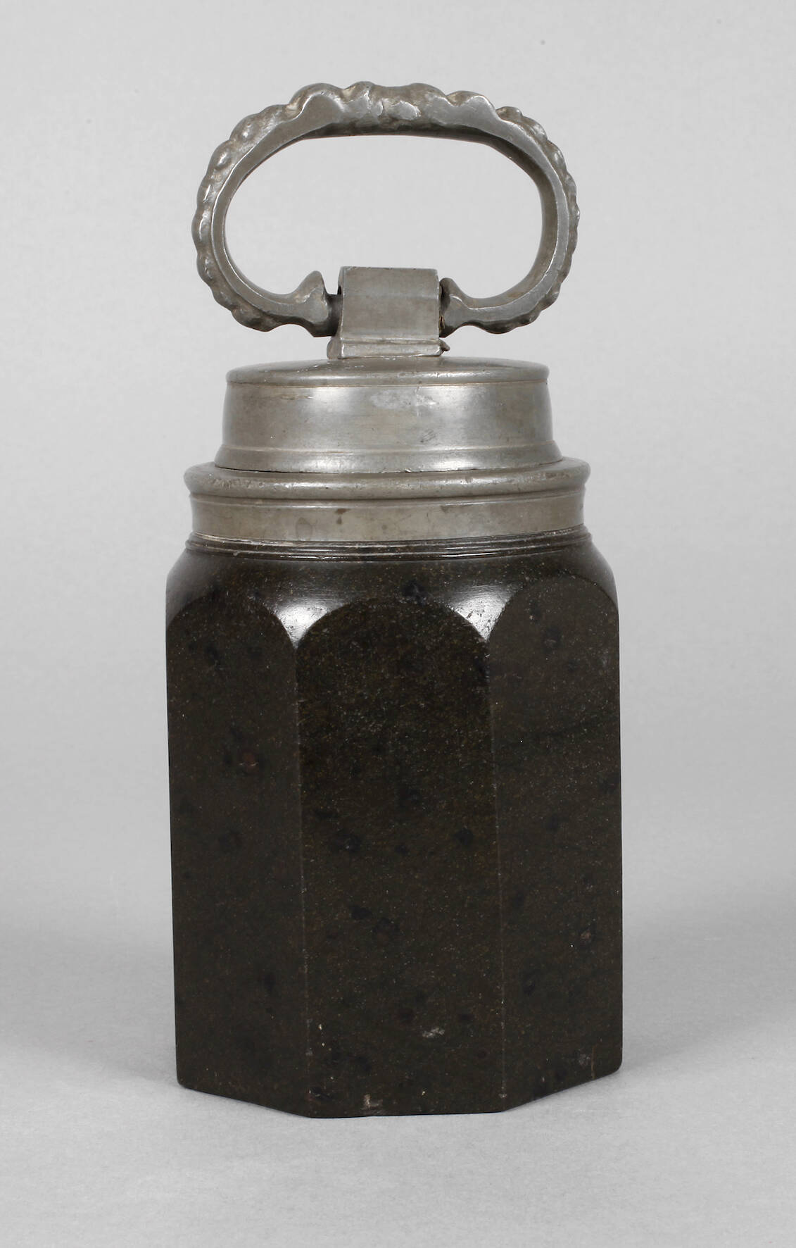 Kleine Serpentinschraubflasche