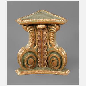 Geschnitztes Postament