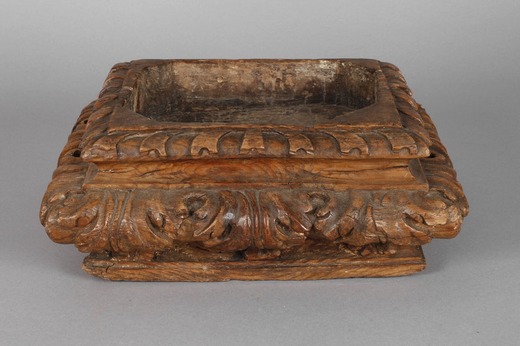 Holzsockel Renaissance