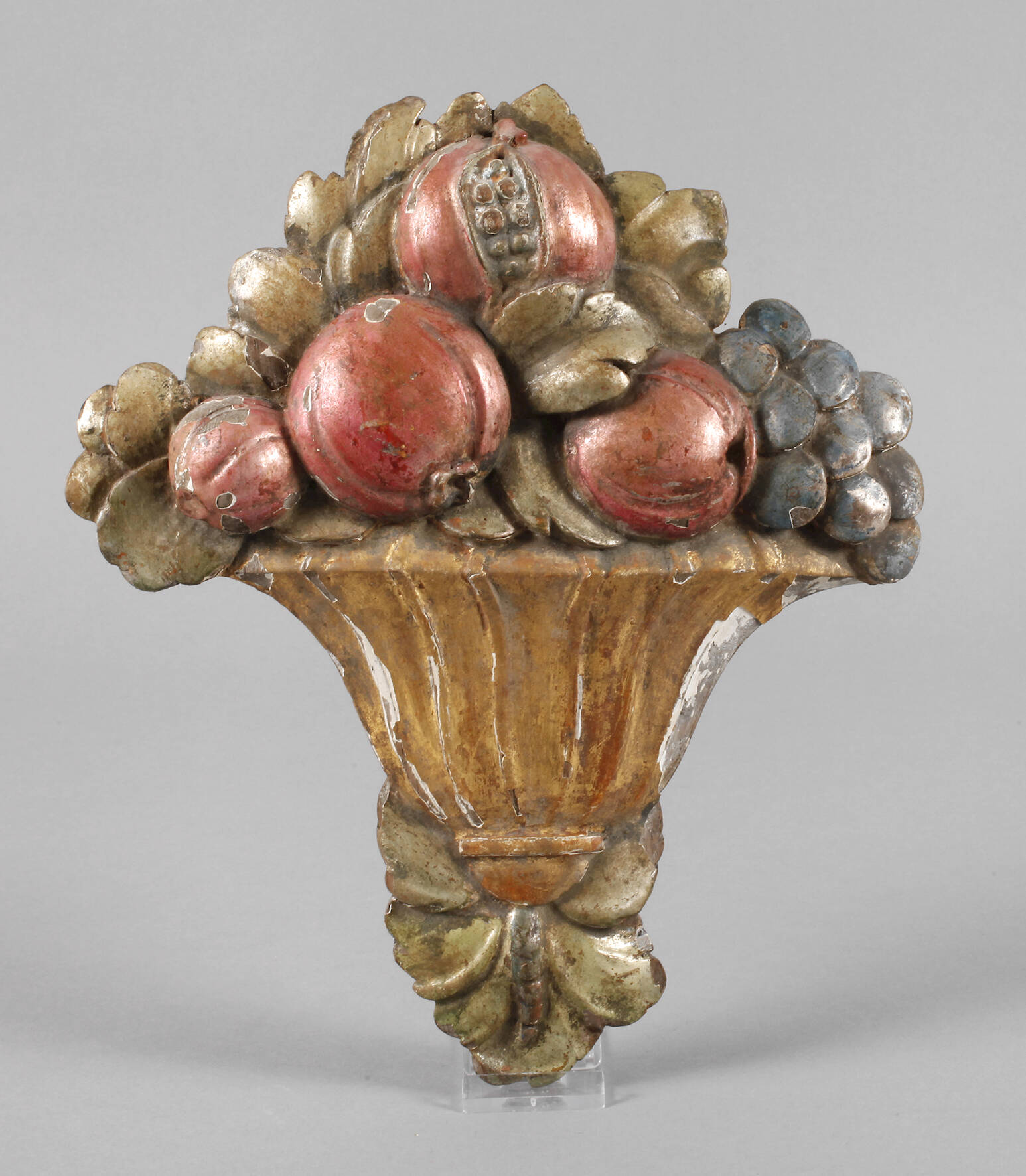 Geschnitztes Holzrelief