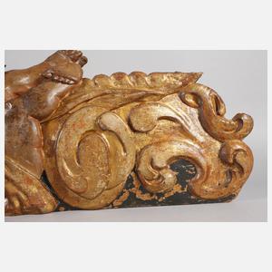 Figürliche Reliefschnitzerei