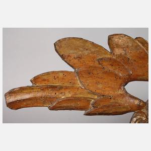 Figürliche Reliefschnitzerei