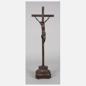 Geschnitztes Kruzifix