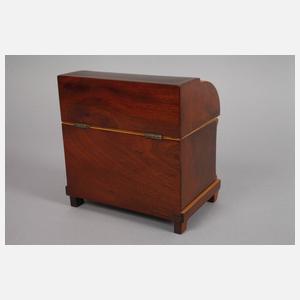 Schatulle in Form eines Miniaturmöbels