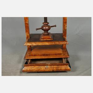 Große dekorative Buchpresse