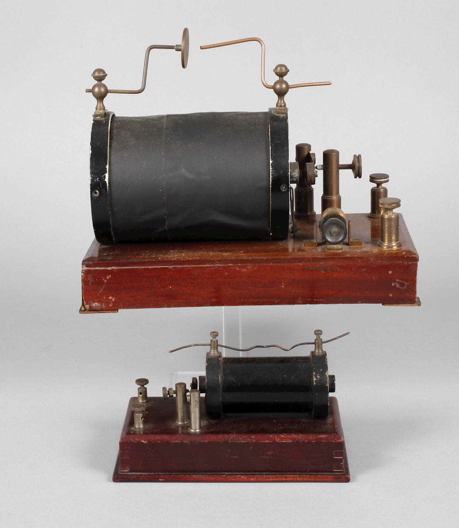 Zwei Funkeninduktoren