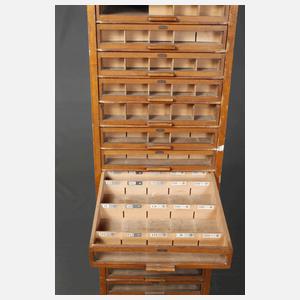 Gütermanns-Nähgarn-Vitrine