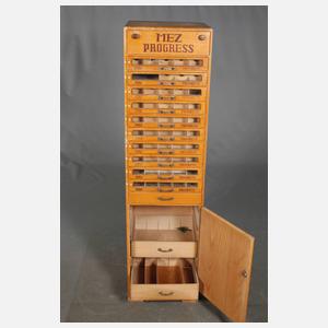 Werbeschrank für Nähgarn