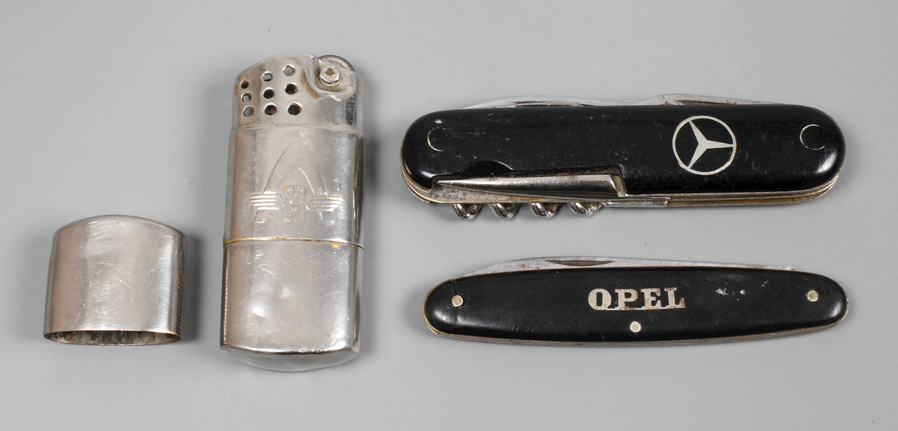 Drei Werbemittel Automobil