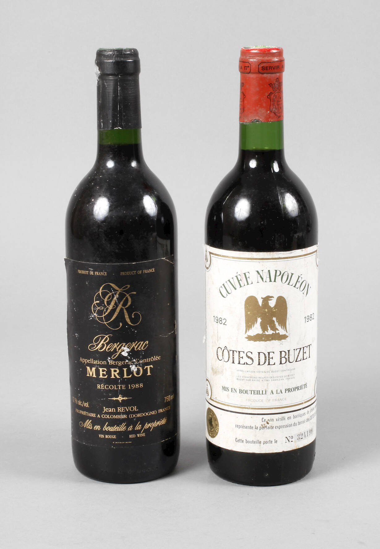 Zwei Flaschen Rotwein