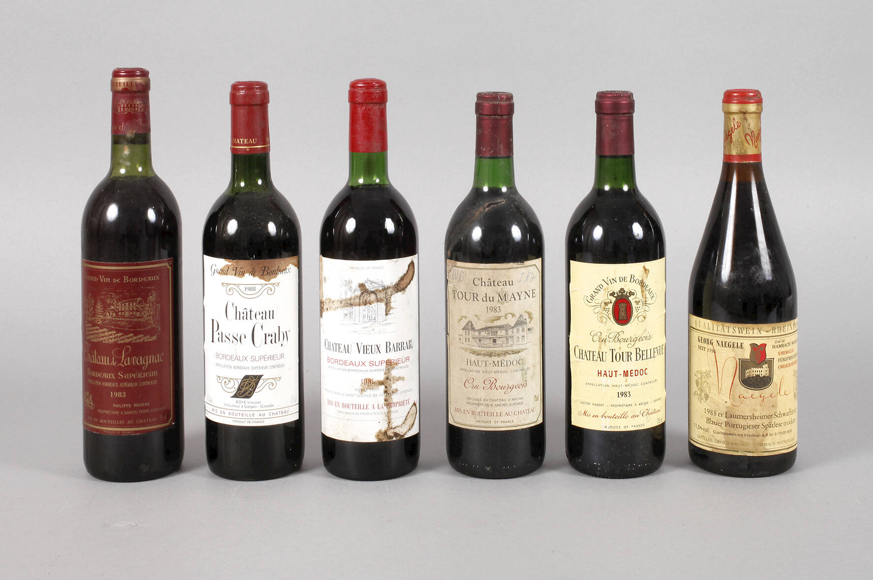 Sechs Flaschen Rotwein