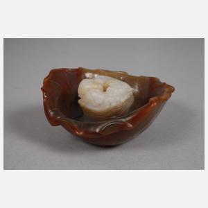 Drei Steinschnitzereien