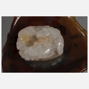 Drei Steinschnitzereien