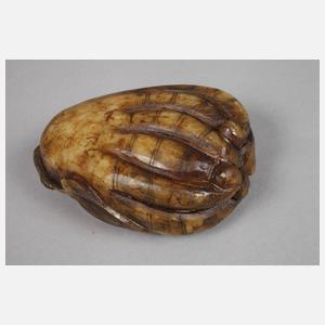 Drei Steinschnitzereien