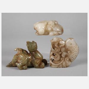 Drei Jadeschnitzereien