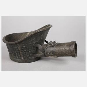 Zwei historische Bügeleisen