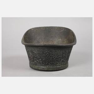 Zwei historische Bügeleisen