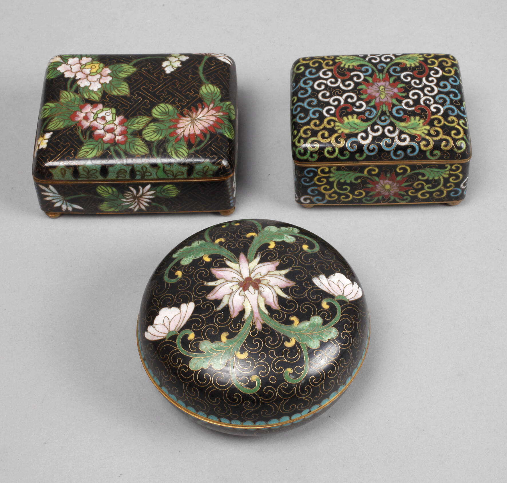 Drei Deckeldosen Cloisonné