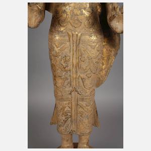 Großer stehender Buddha