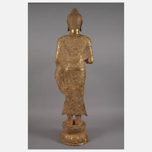 Großer stehender Buddha