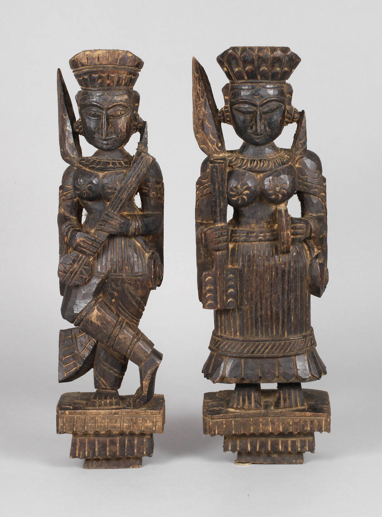 Zwei figürliche Schnitzereien