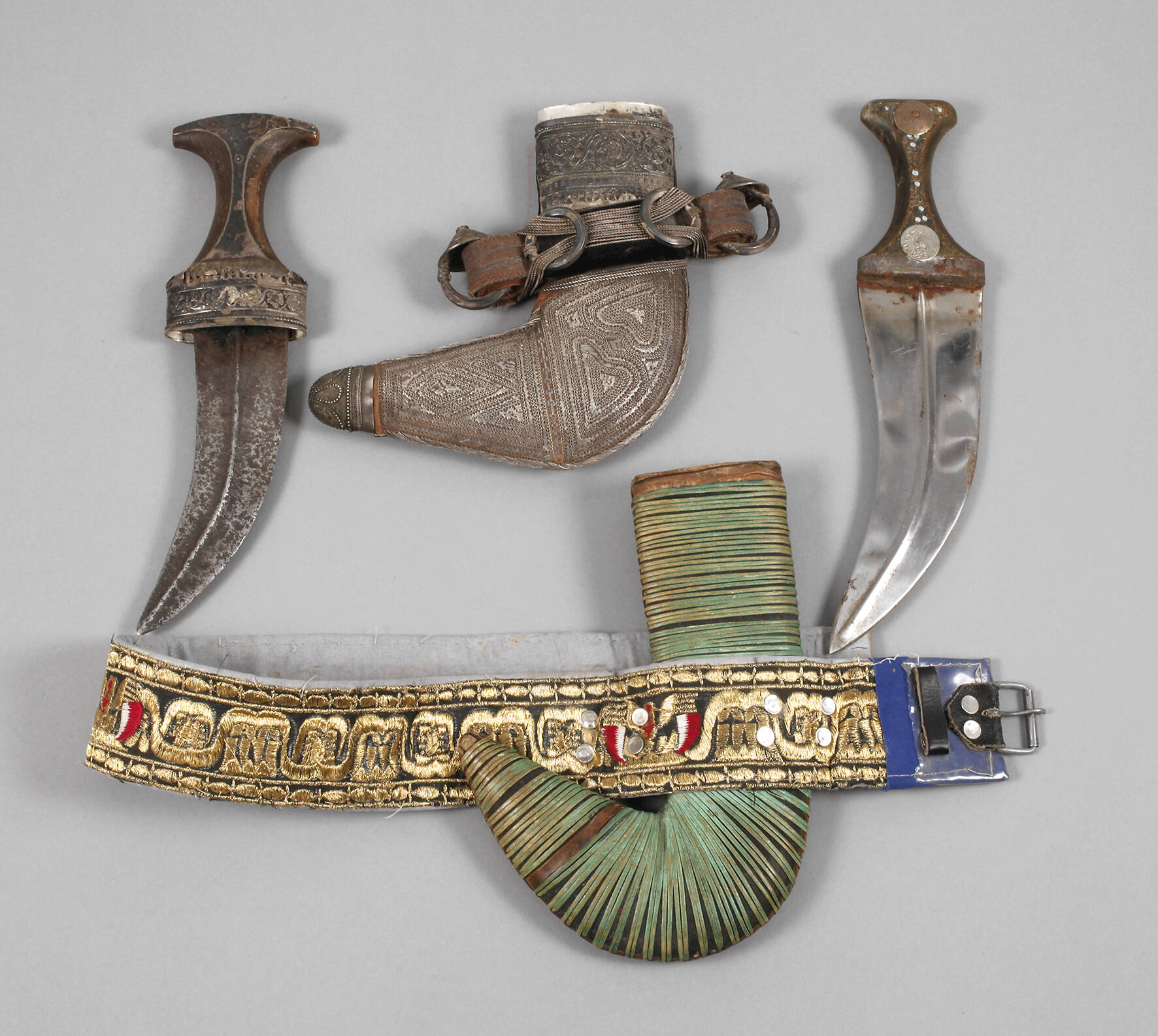 Zwei Krummdolche/Jambias