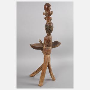 Holzfigur als Hocker