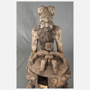 Große figürliche Schnitzerei