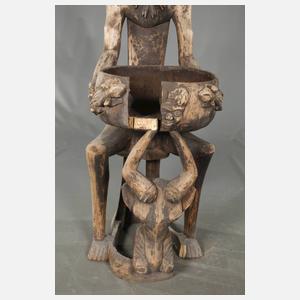 Große figürliche Schnitzerei