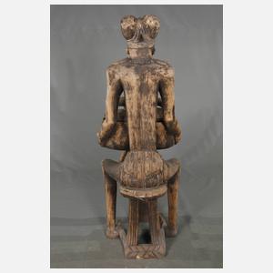 Große figürliche Schnitzerei