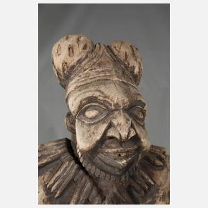 Große figürliche Schnitzerei