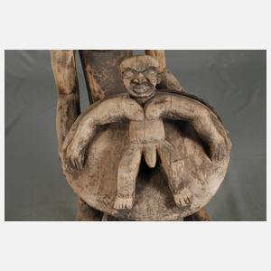 Große figürliche Schnitzerei