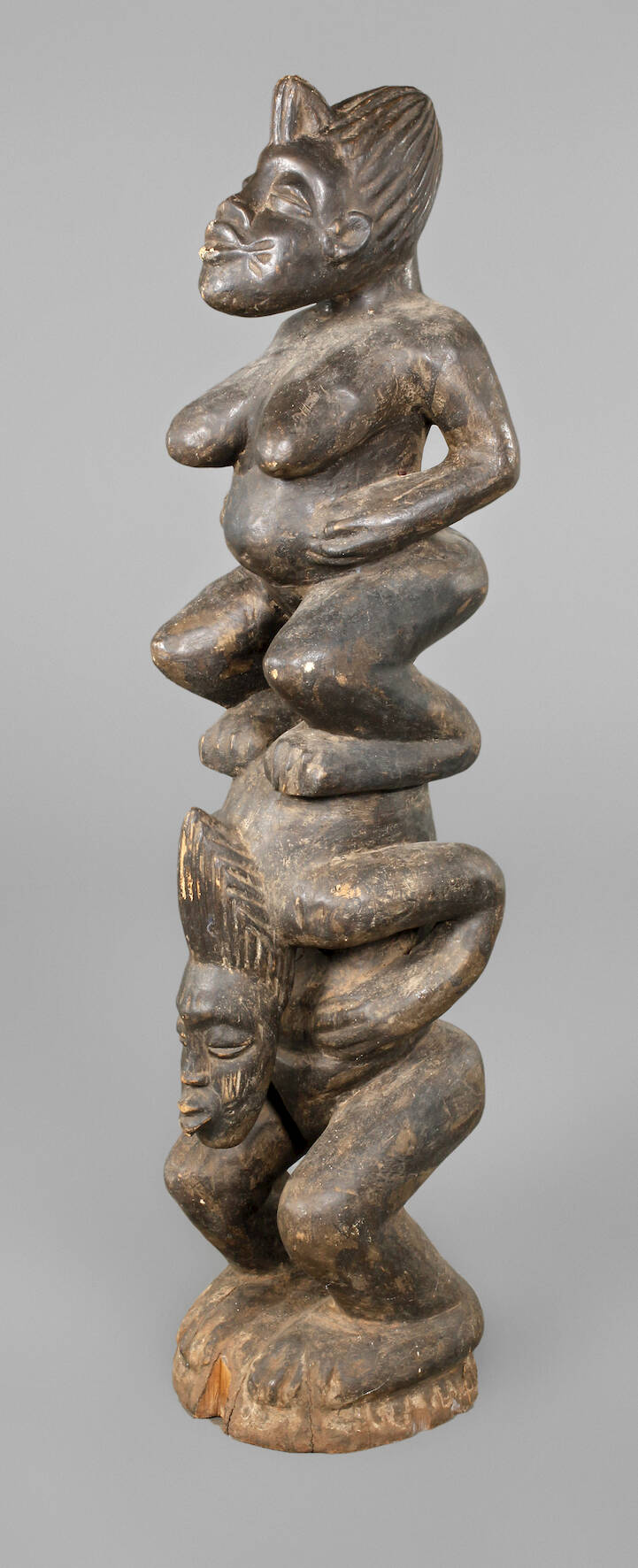 Große figürliche Schnitzerei