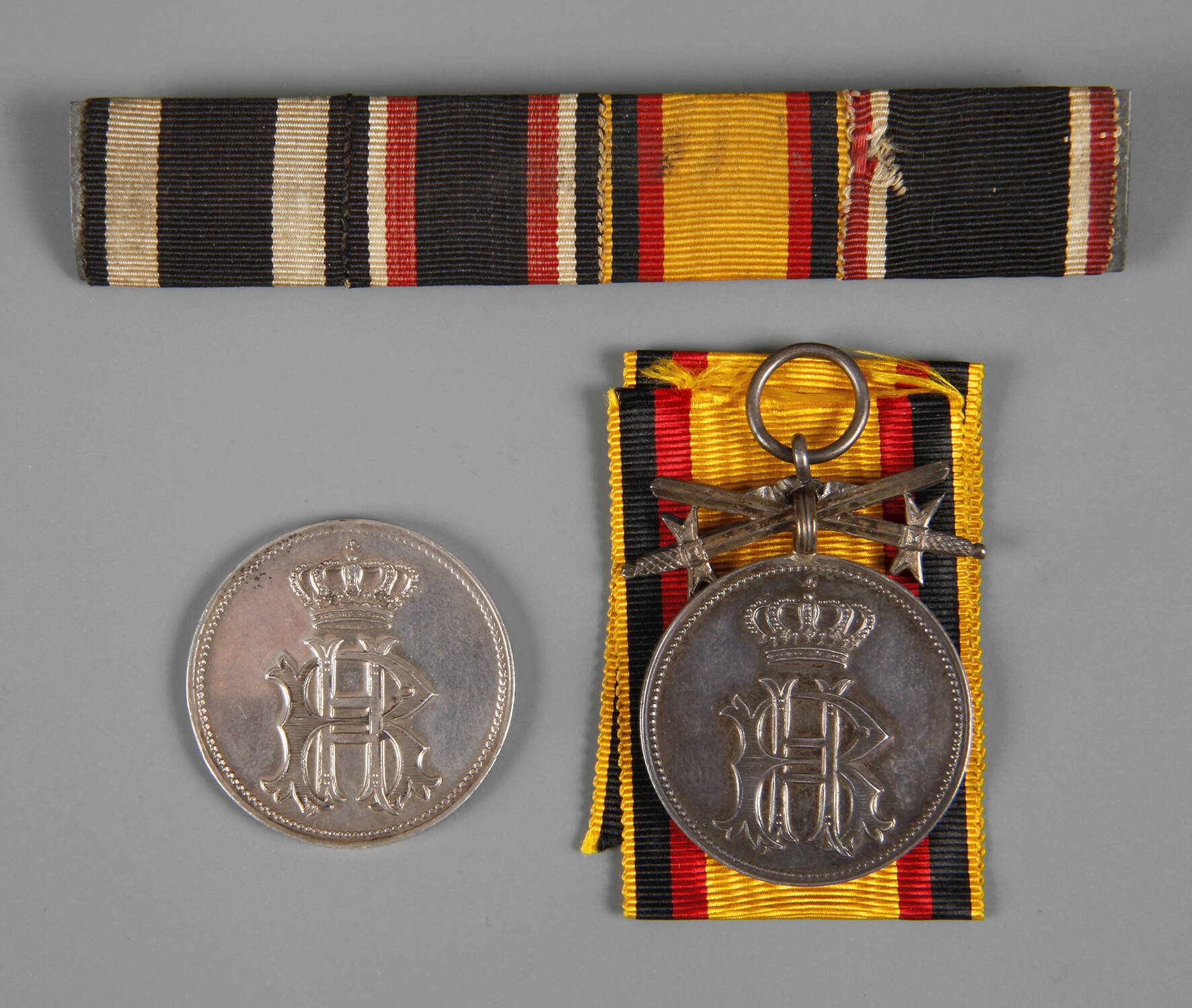 Drei Abzeichen Reuß