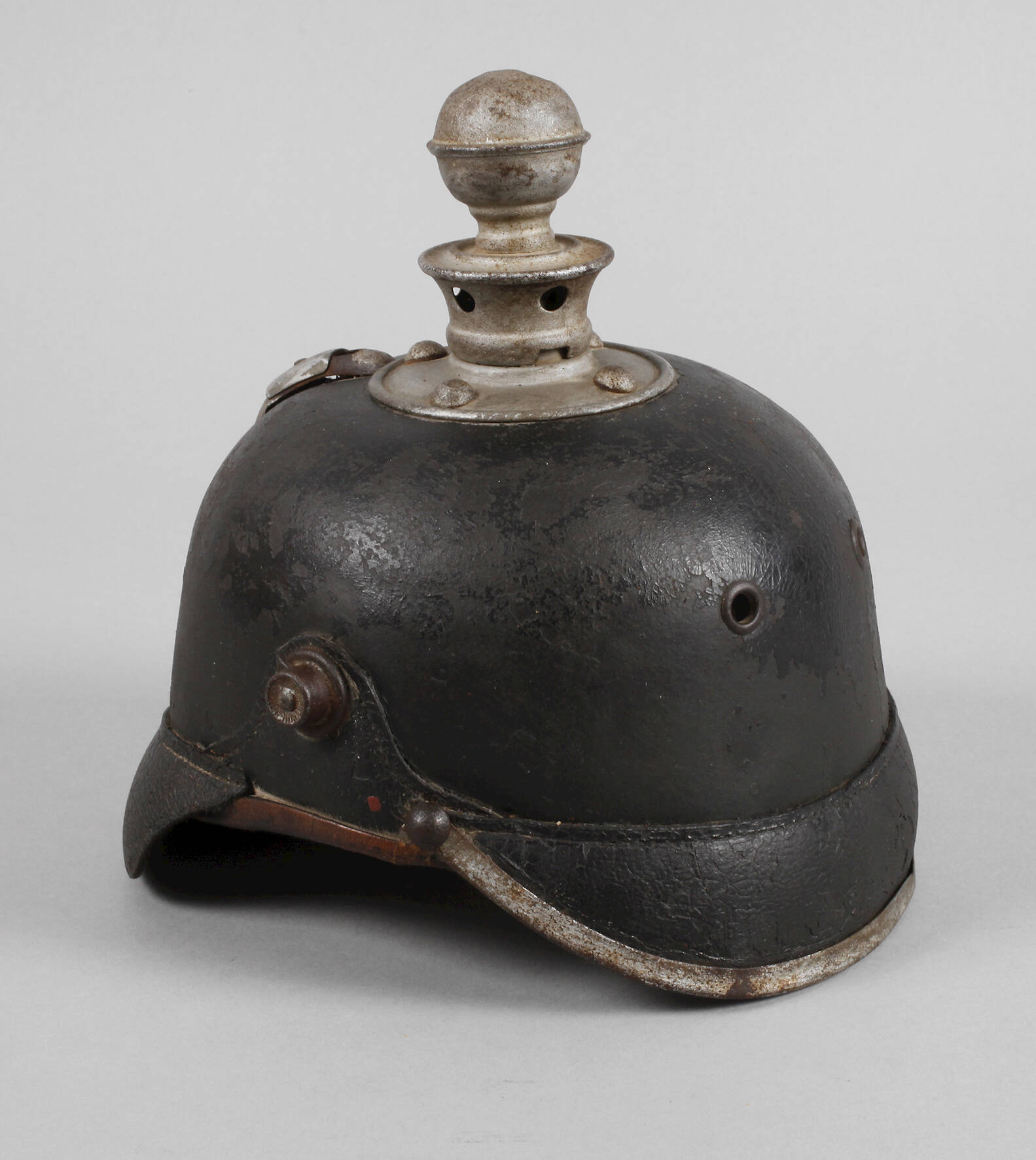 Kinder-Pickelhaube um 1900