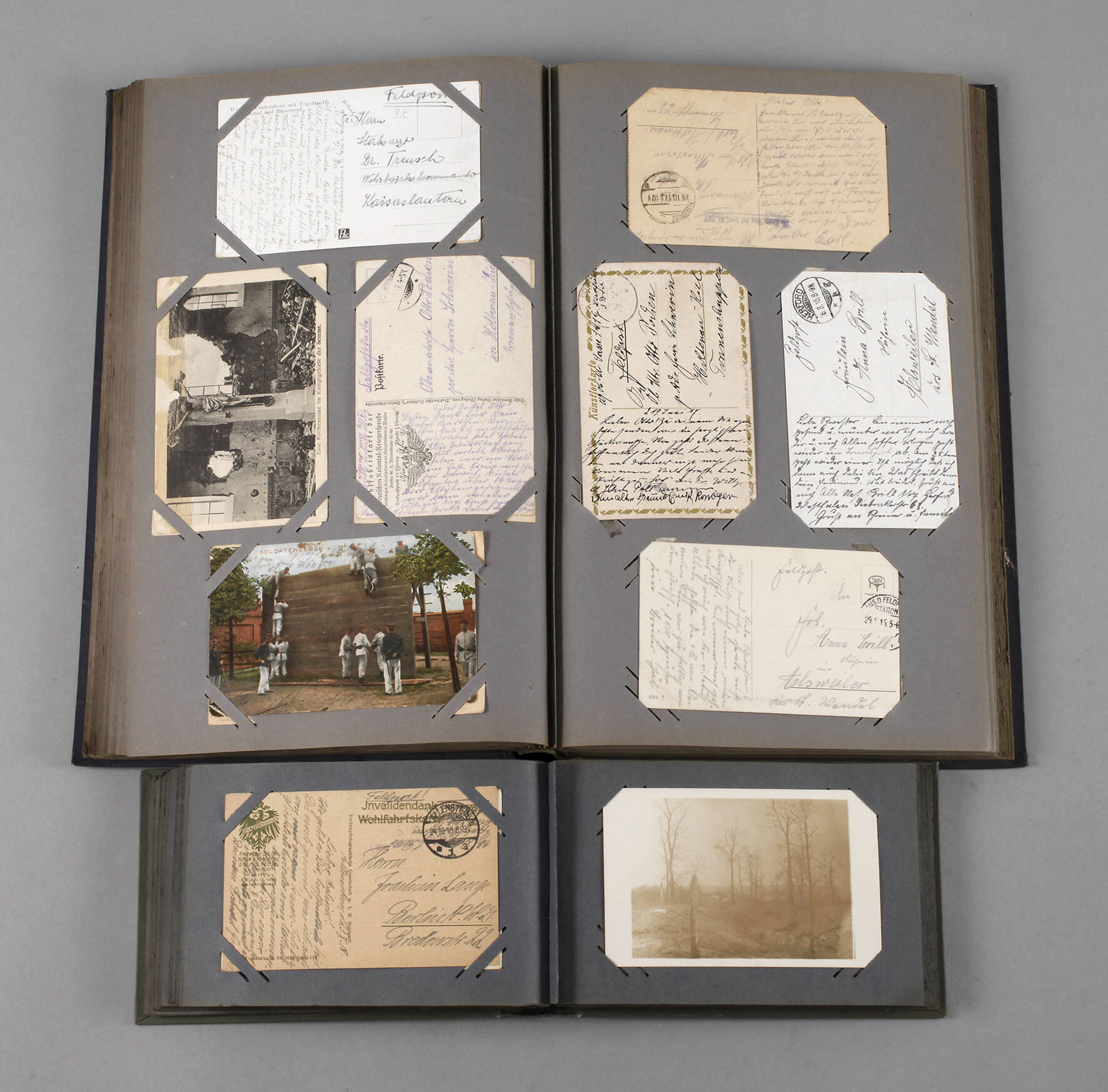 Zwei Alben Militärmotive und Feldpost