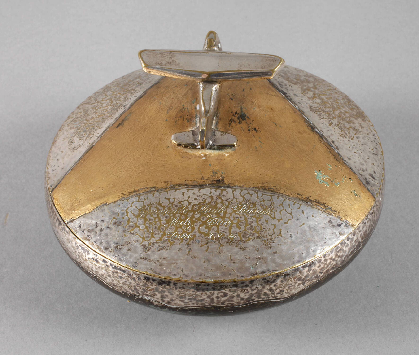 Dose mit Flugzeug Art déco