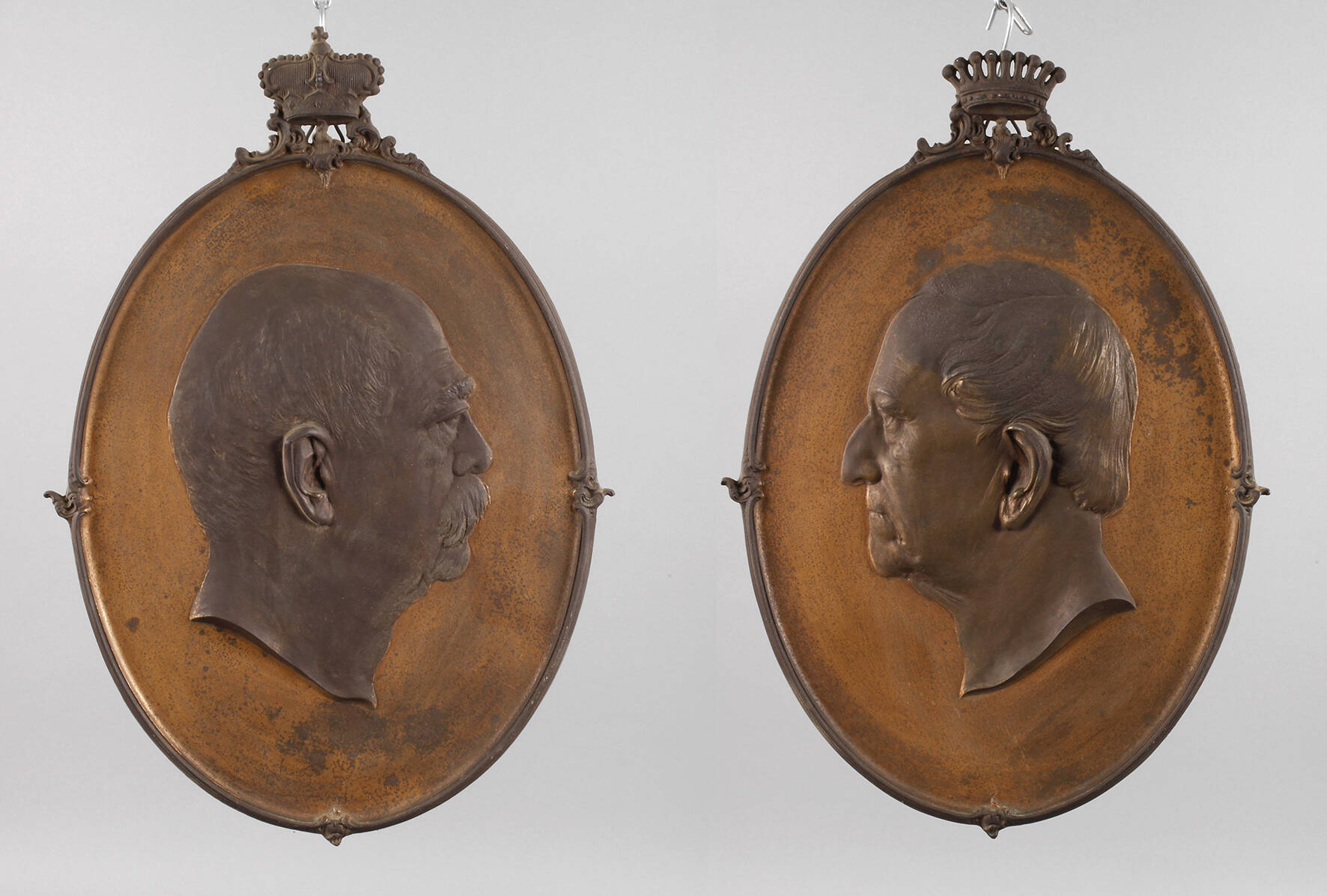 Zwei große Wandplatten Bismarck und Moltke