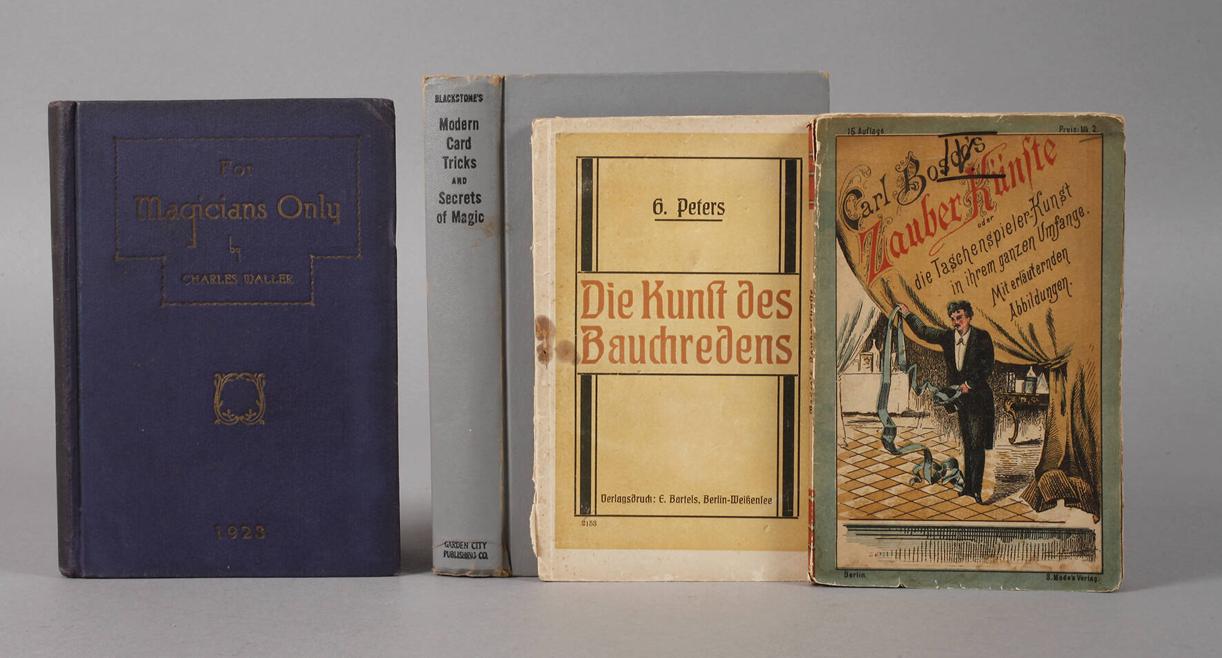Vier Bücher Zauberei und Varieté