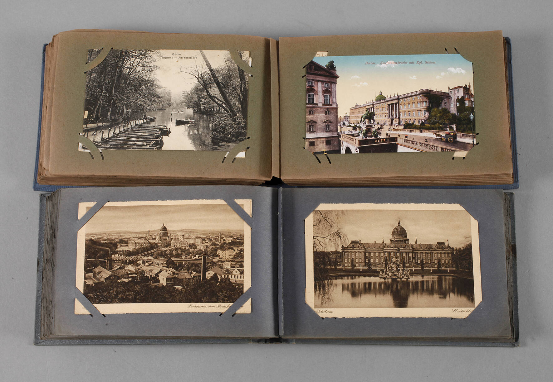 Zwei Ansichtskartenalben Berlin und Potsdam