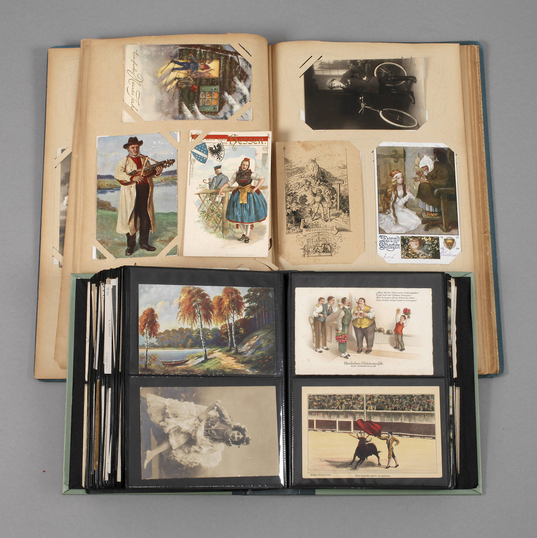 Zwei Ansichtskartenalben